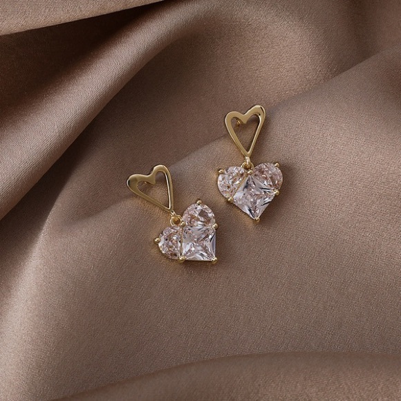 Double hearted gold and diamond earrings - Picture 4 of 5